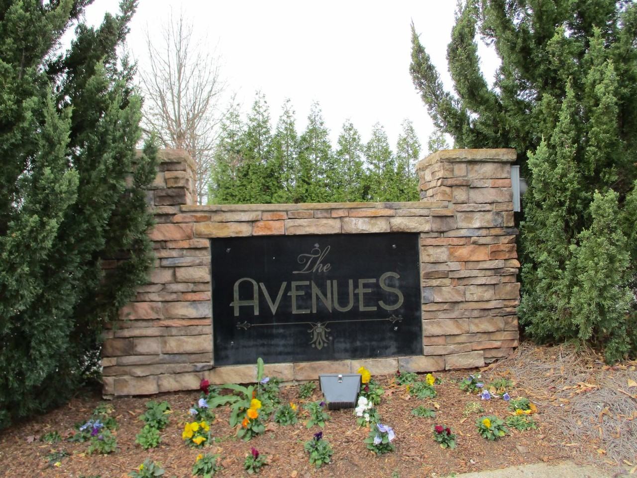 201 Madison Square Ave - Photo 3 of 36