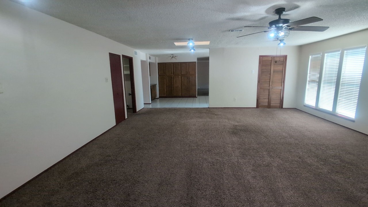 3705 EOM - Photo 2 of 9