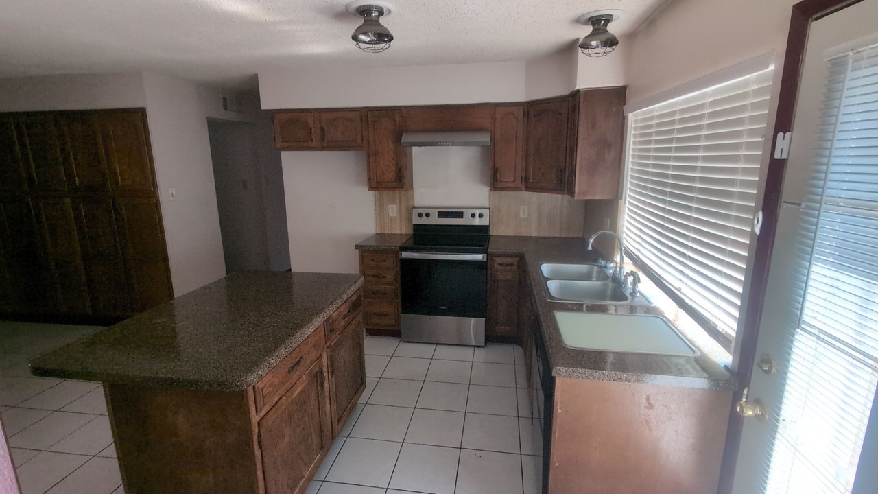 3705 EOM - Photo 5 of 9