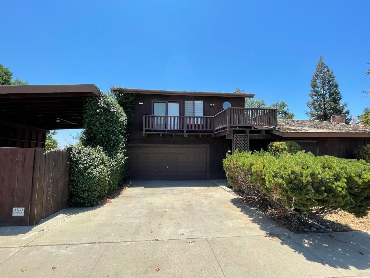 798 N Pepper St - Photo 2 of 46