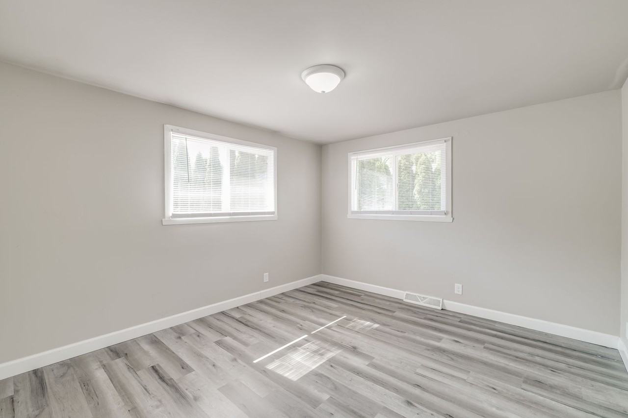 471 Farwell Ave - Photo 4 of 12