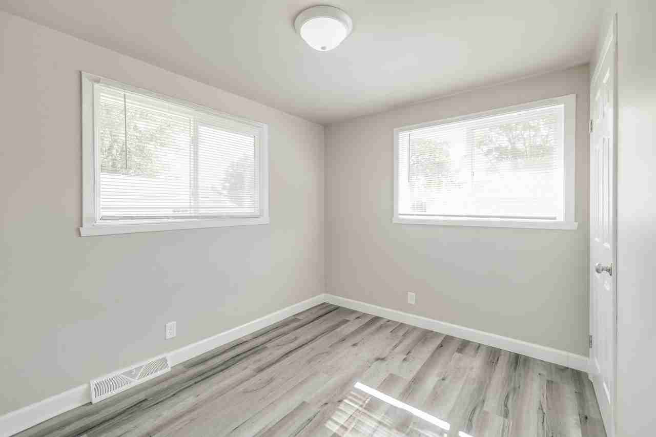 471 Farwell Ave - Photo 5 of 12