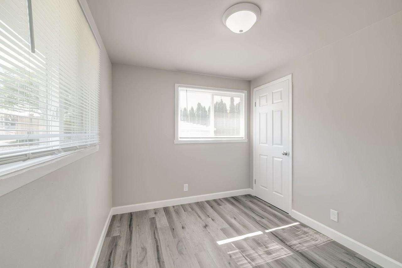 471 Farwell Ave - Photo 6 of 12