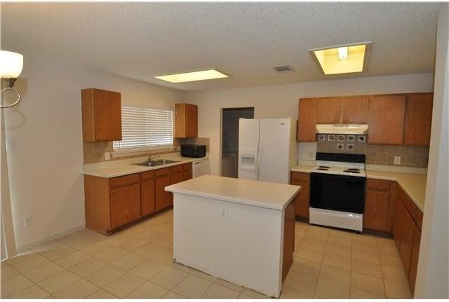 2647 Andres Way - Photo 2 of 7