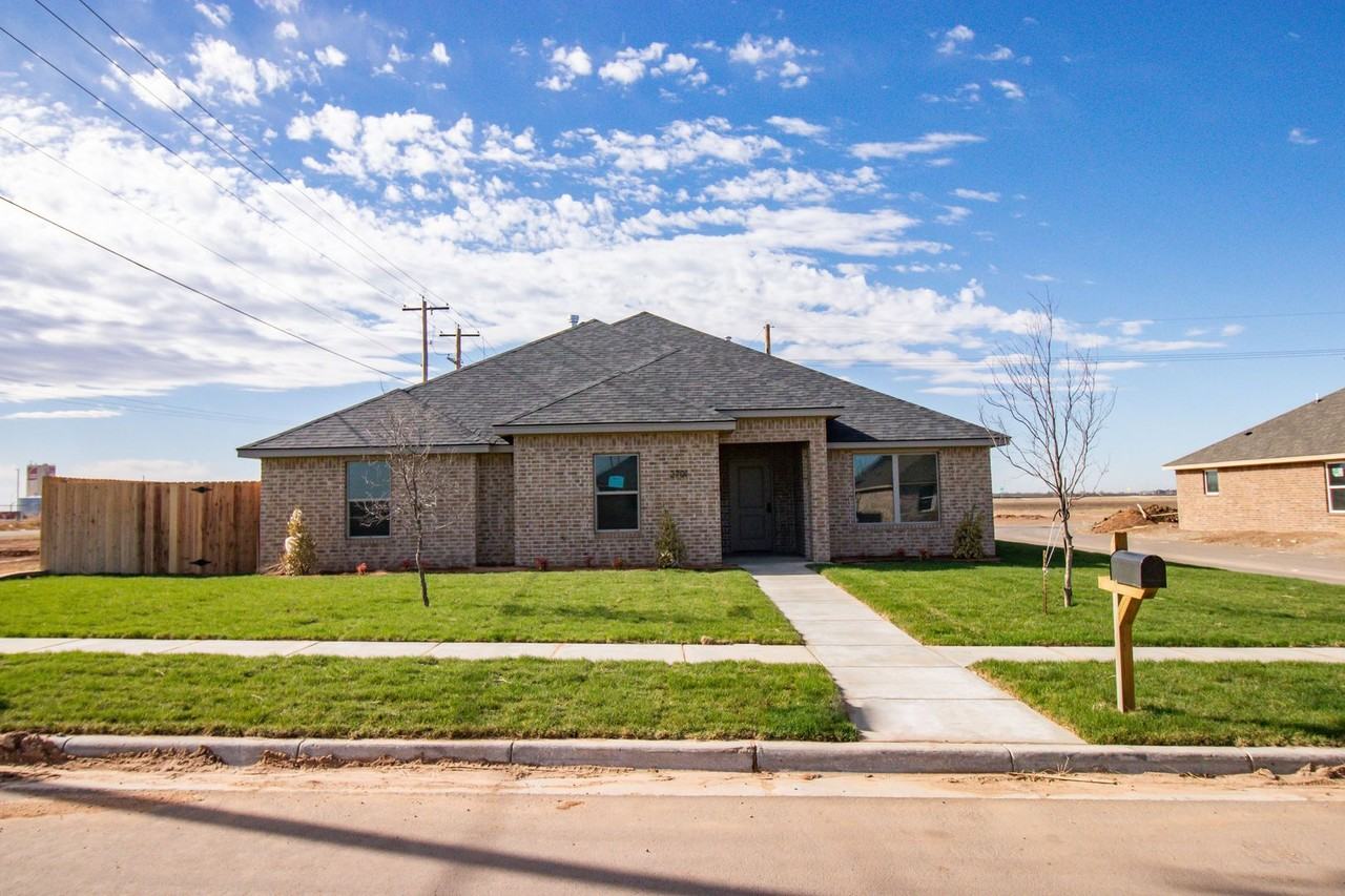 2701 Tampa Bay Avenue - Photo 2 of 34