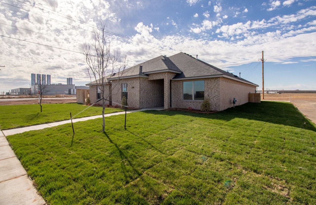 2701 Tampa Bay Avenue - Photo 3 of 34