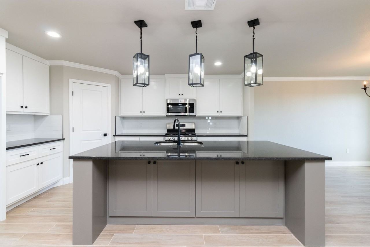 2701 Tampa Bay Avenue - Photo 4 of 34