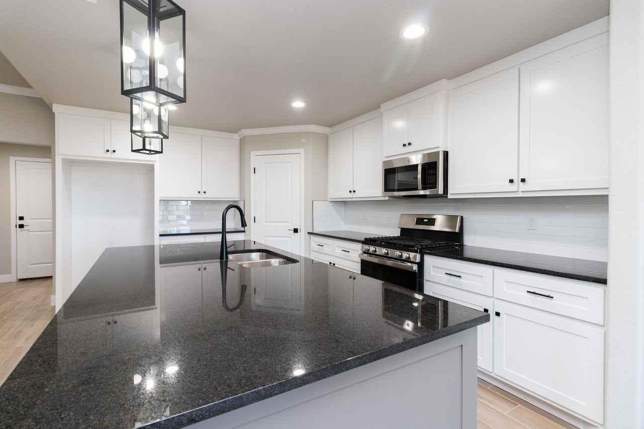 2701 Tampa Bay Avenue - Photo 5 of 34