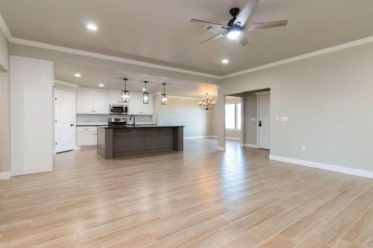 2701 Tampa Bay Avenue - Photo 7 of 34