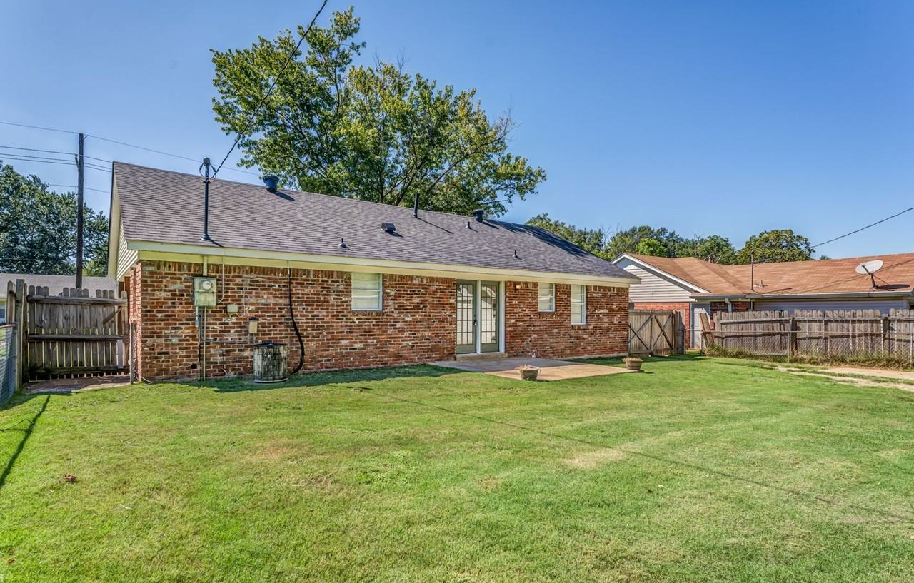 8398 Booneville Dr - Photo 4 of 19