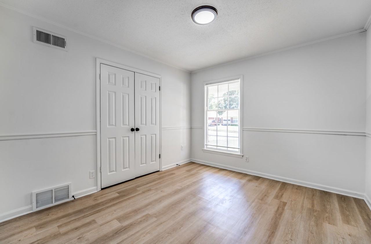 8398 Booneville Dr - Photo 6 of 19