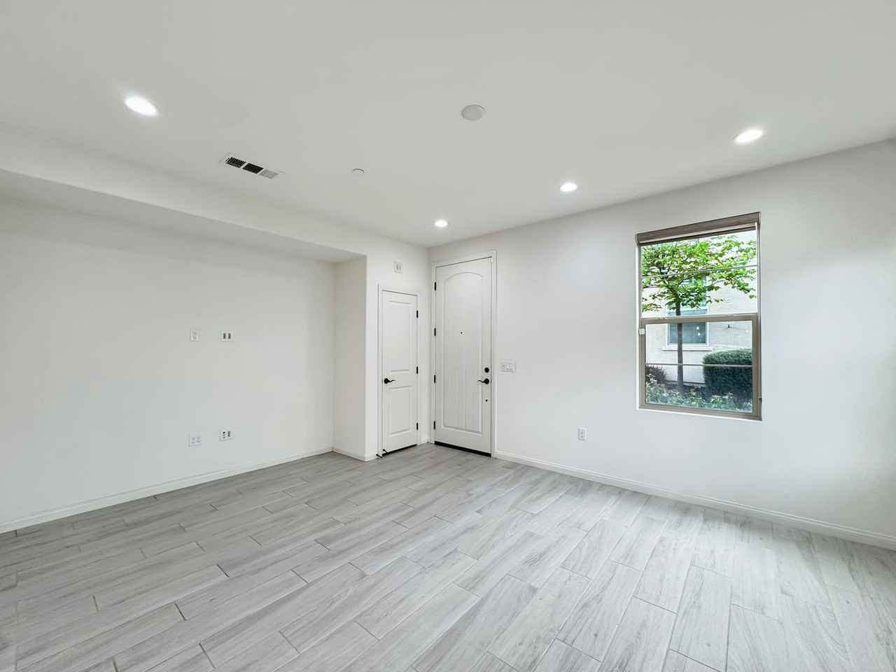 16170 Veridian Cir - Photo 3 of 24