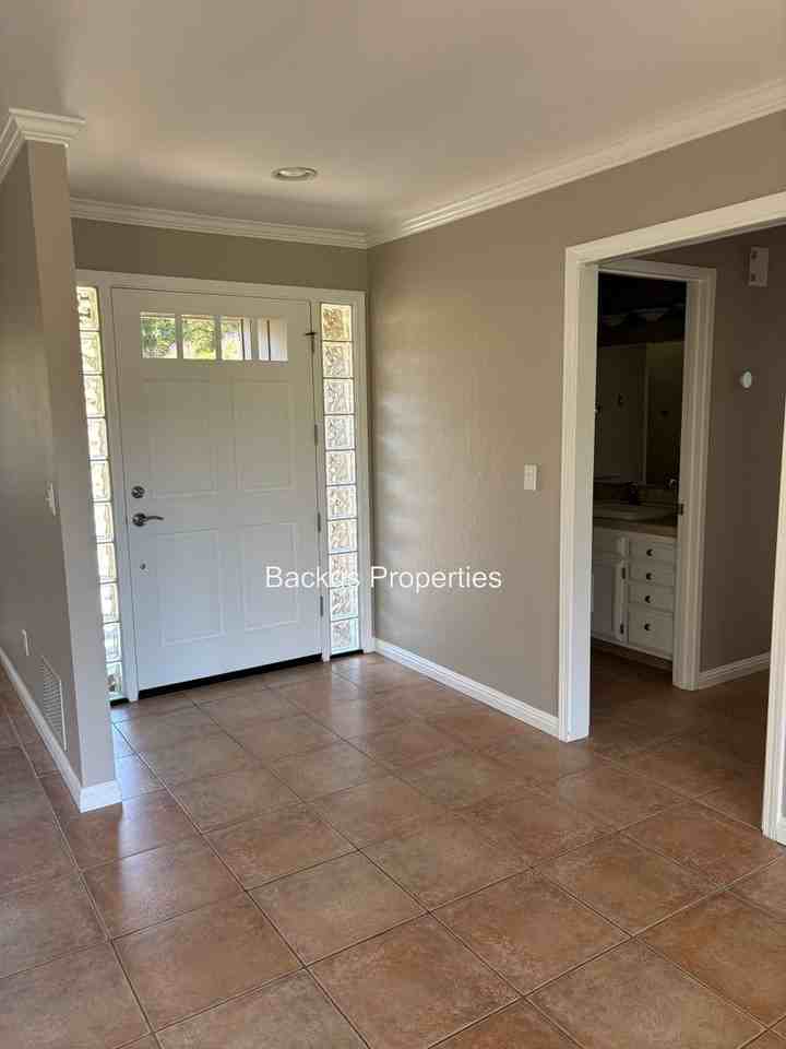 17240 Tamara Ln - Photo 2 of 25