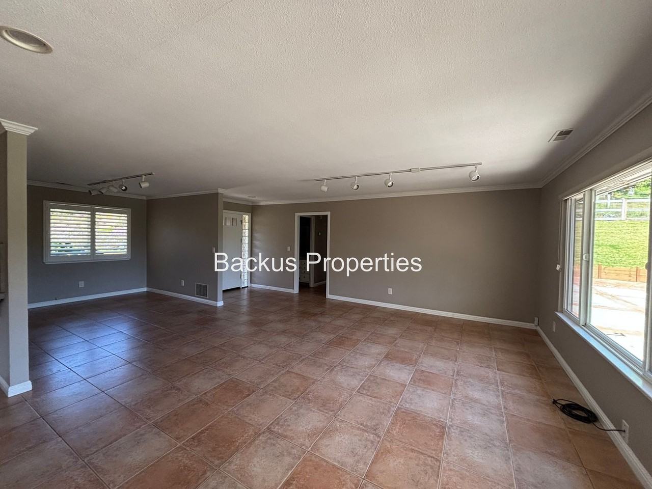 17240 Tamara Ln - Photo 4 of 25