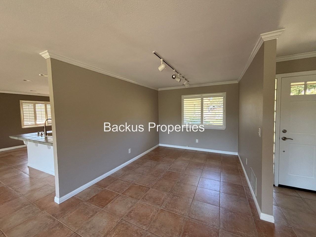 17240 Tamara Ln - Photo 5 of 25