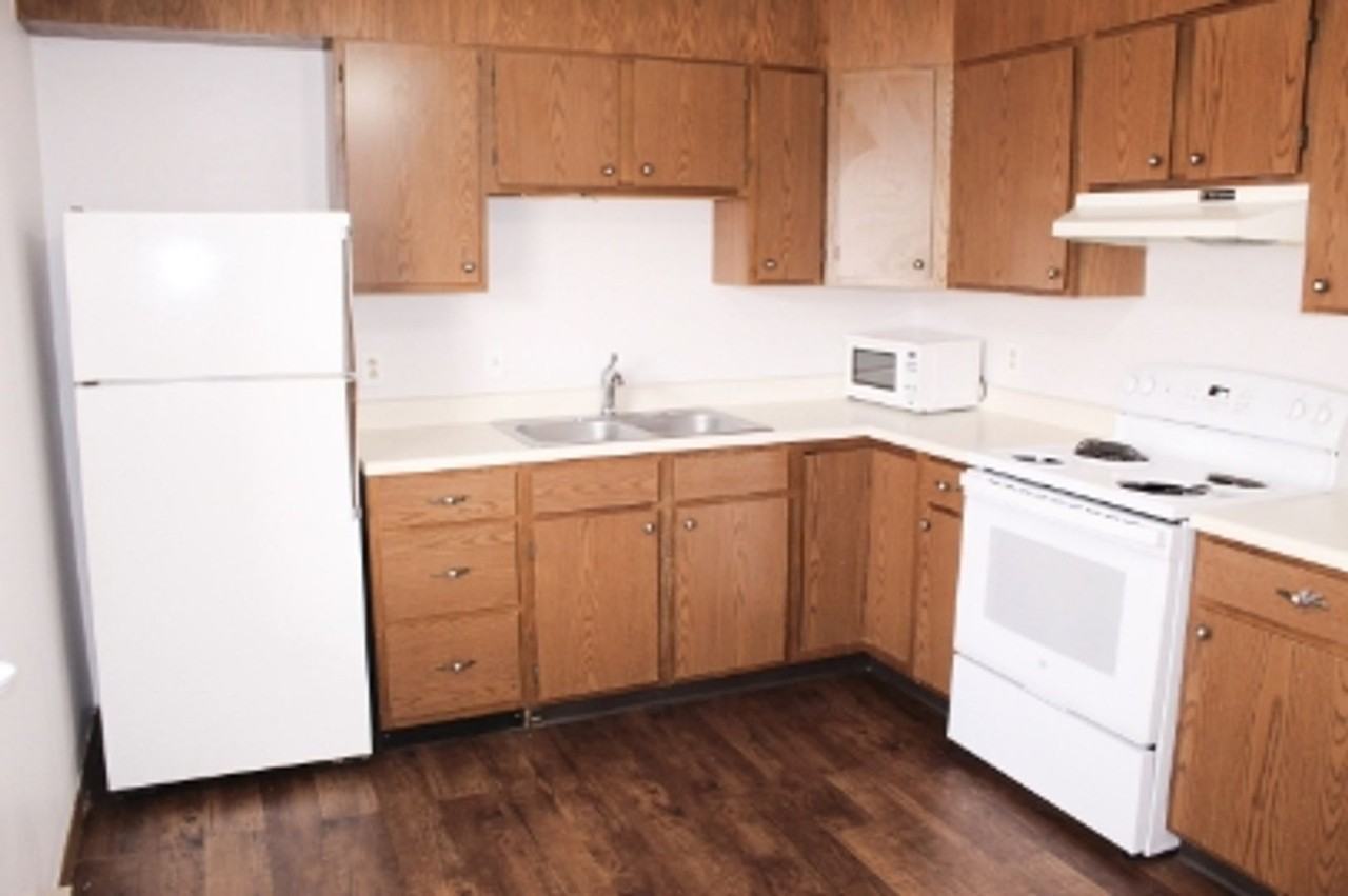 520 N Oak St - Photo 3 of 6