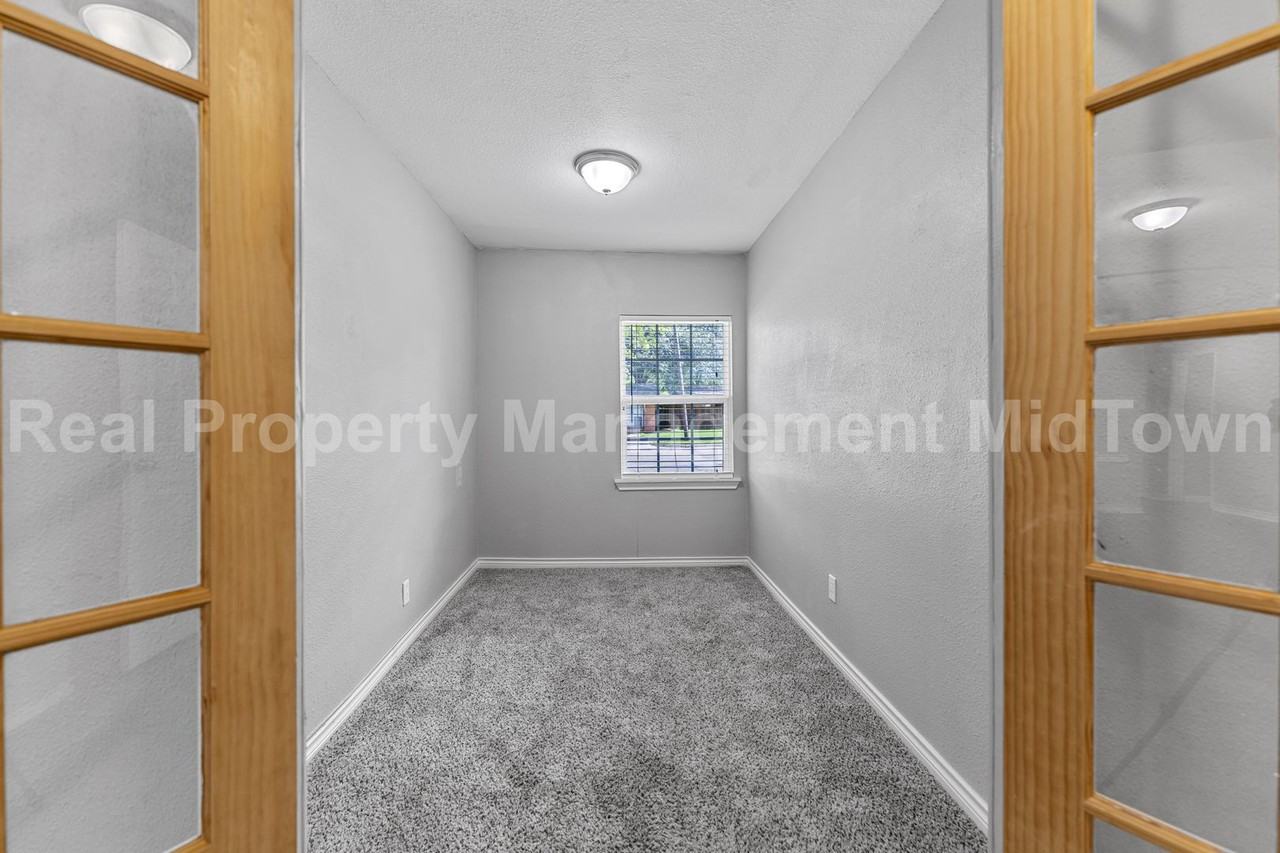 2211 Huntington Dr - Photo 3 of 20