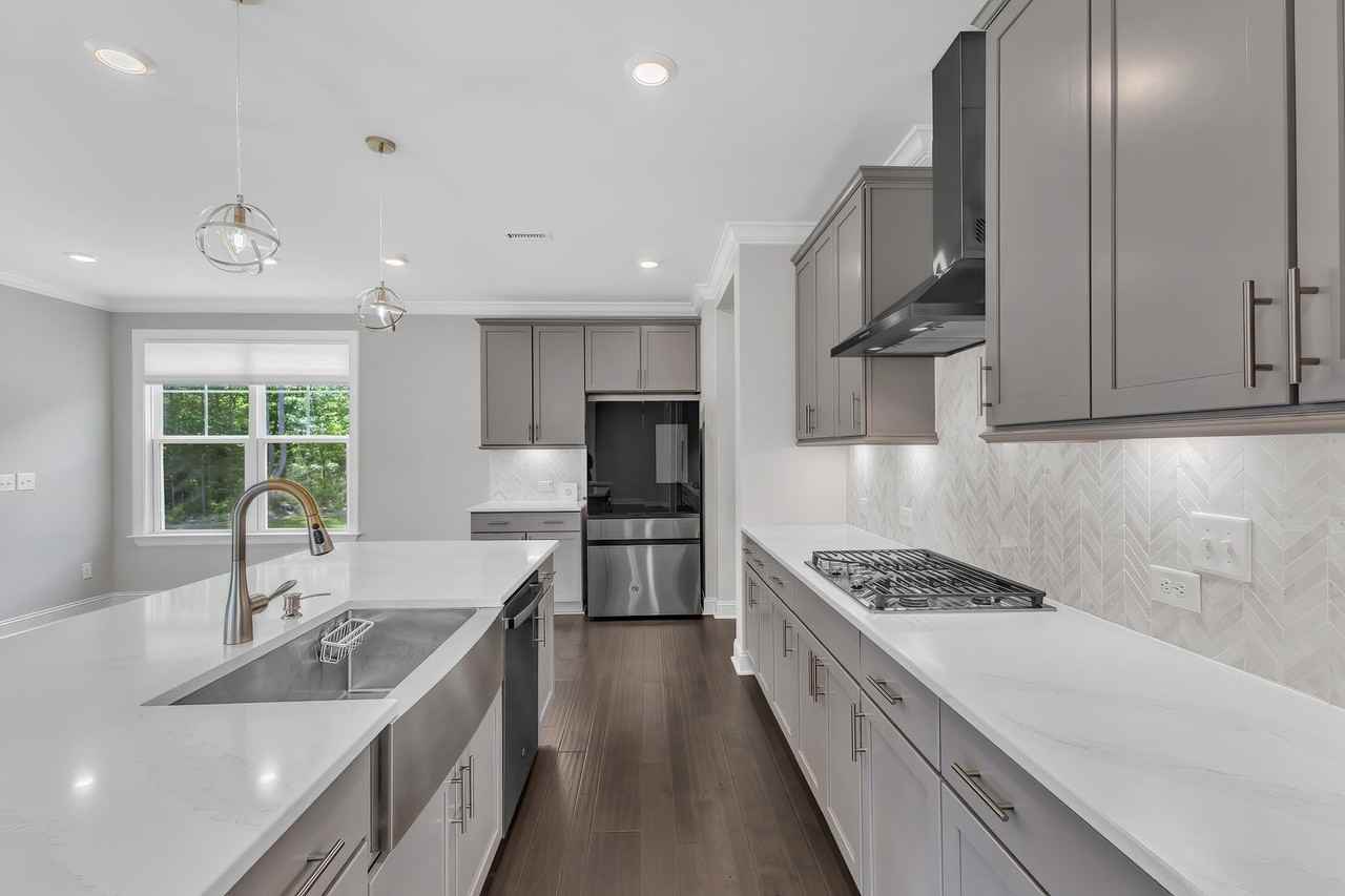 400 Hawks Bluff Ct - Photo 6 of 45