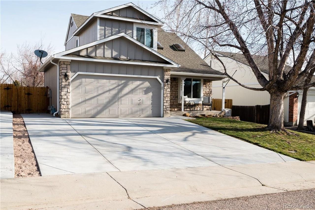 11425 W Maplewood Ave - Photo 2 of 32