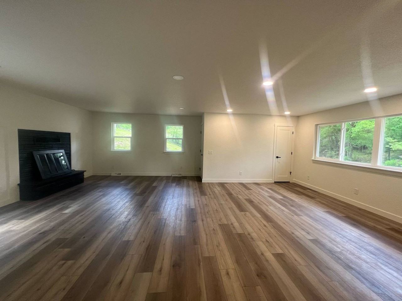 222 Valley St - Photo 3 of 25