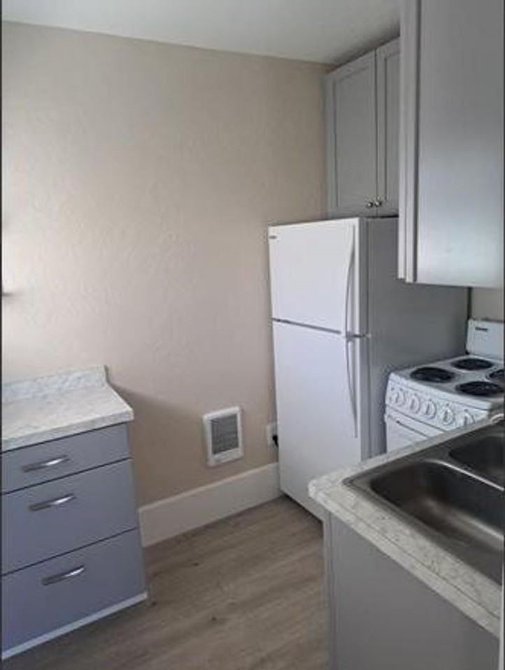 1631 W Pacific Ave - Photo 4 of 8