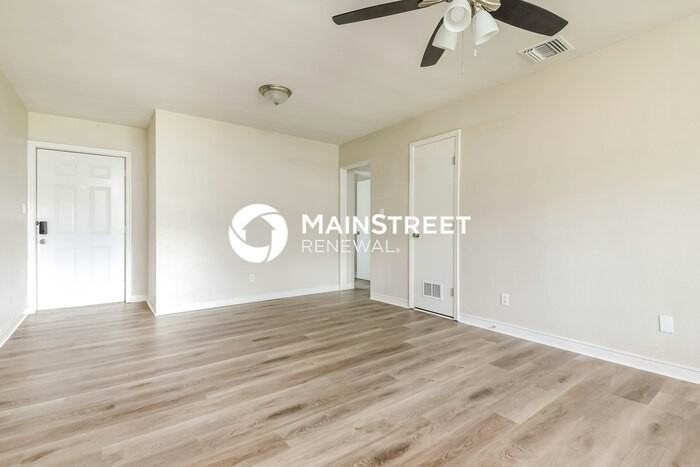 4009 Montrose Ct - Photo 3 of 16