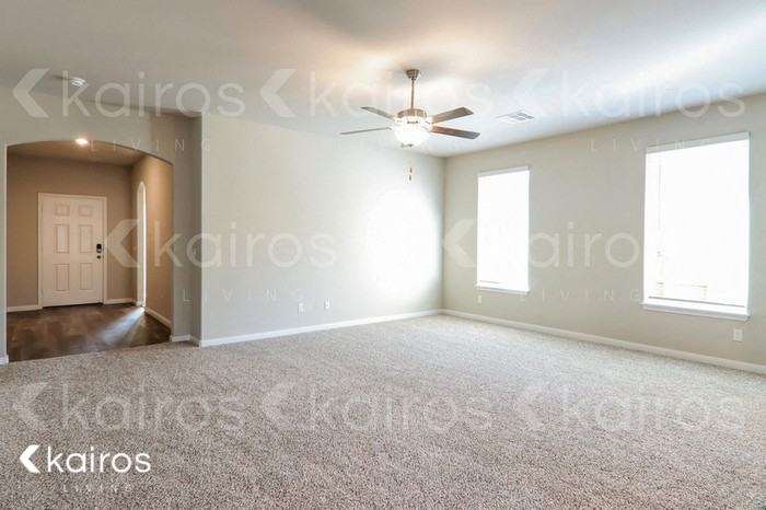 1101 Nw 4th St - Photo 2 of 15