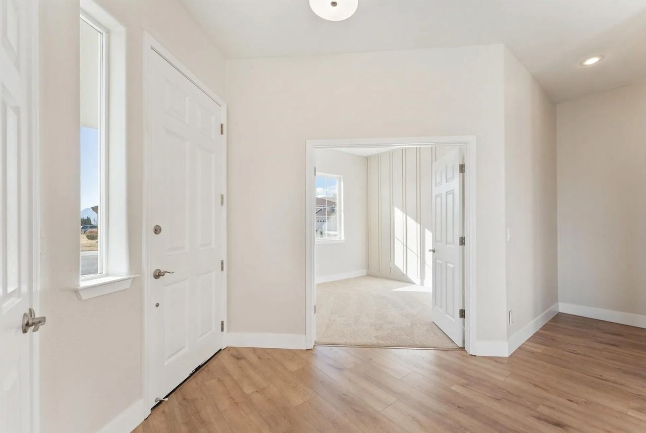 1058 Chip Ct #NA - Photo 2 of 25