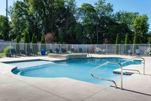 featured image of 560 W Bryant St