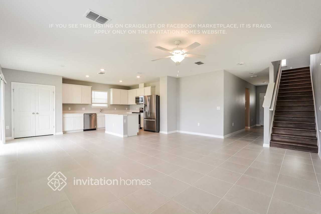 421 Waterford Drive - Photo 7 of 26