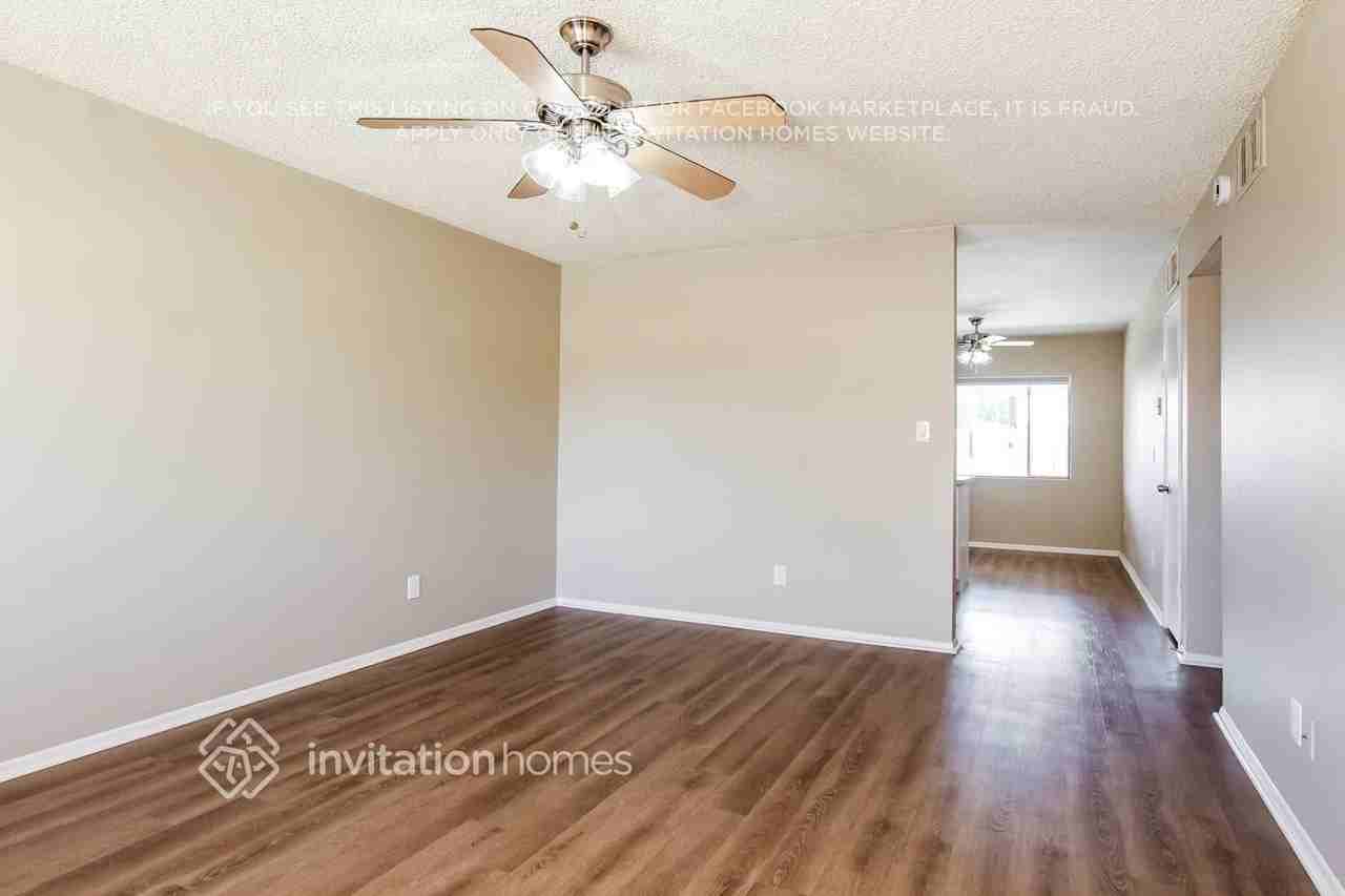 8422 N 42nd Dr - Photo 3 of 17