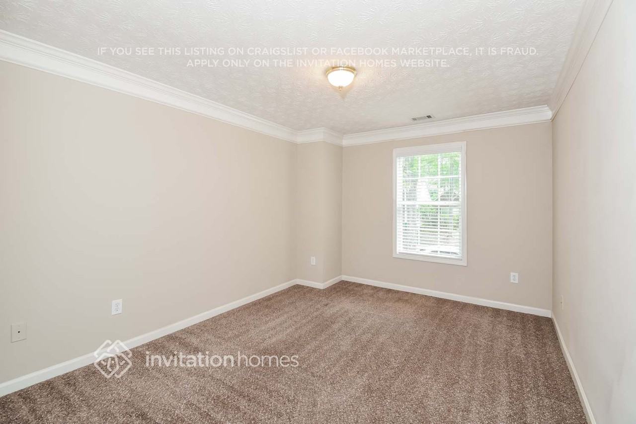 2802 Wynhaven Oaks Way - Photo 5 of 10