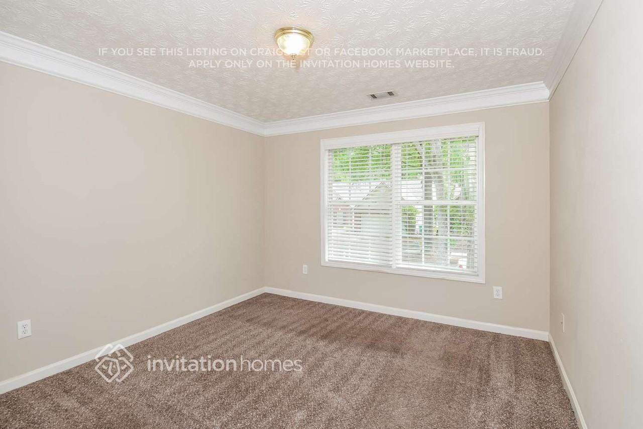 2802 Wynhaven Oaks Way - Photo 6 of 10