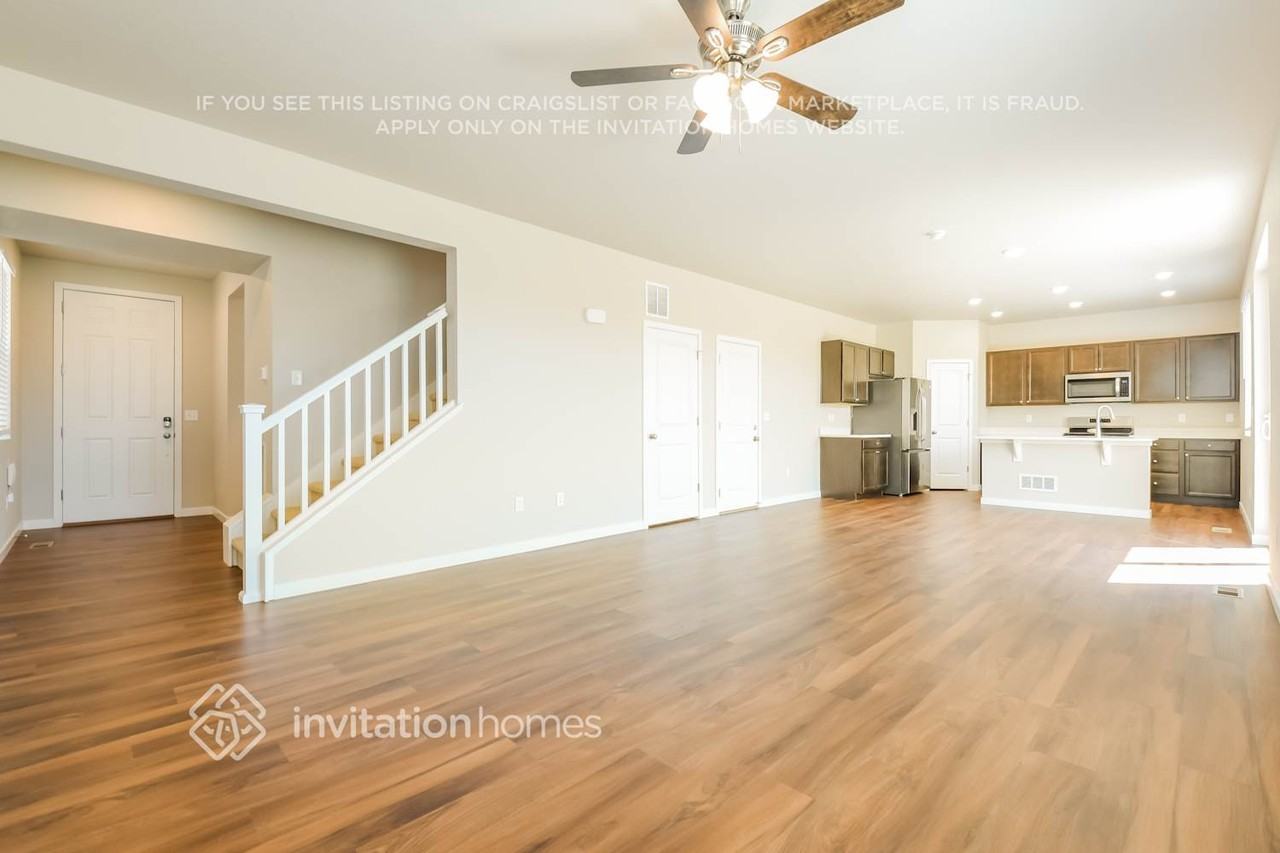 452 Elbert St - Photo 4 of 18