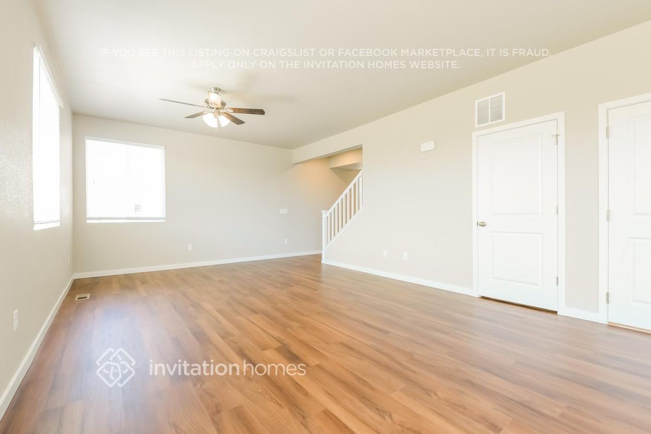 452 Elbert St - Photo 5 of 18