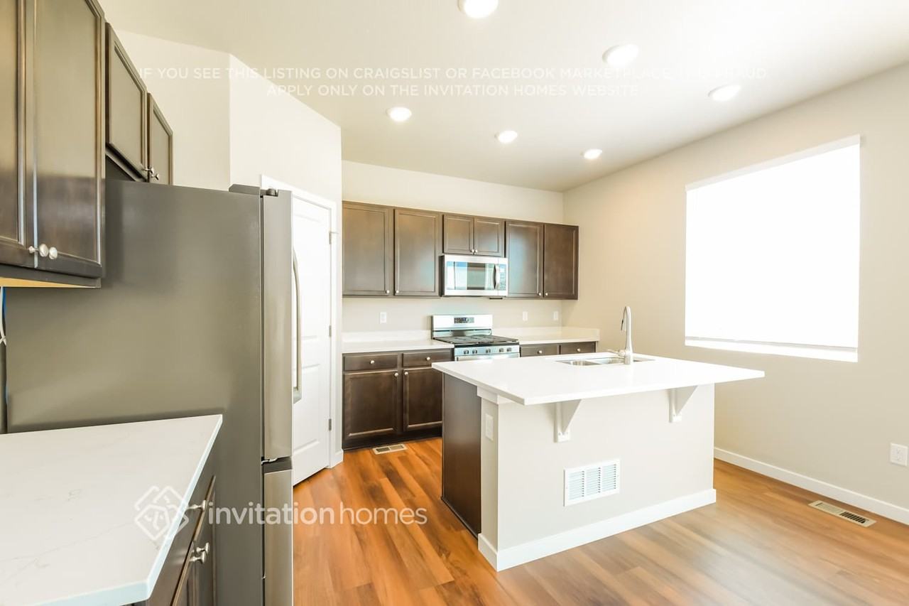 452 Elbert St - Photo 7 of 18