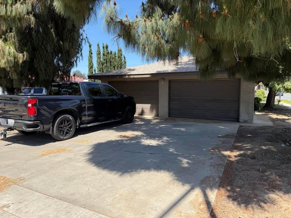 2807 N Fresno St - Photo 4 of 11