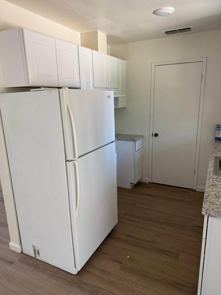 2807 N Fresno St - Photo 7 of 11