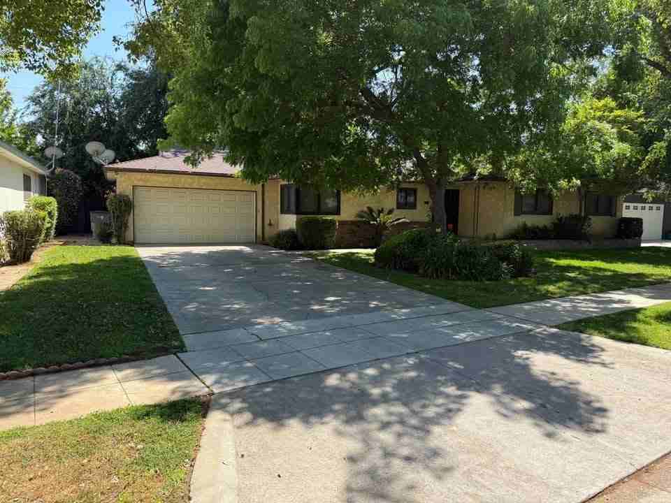 3934 E Rialto Ave - Photo 2 of 11