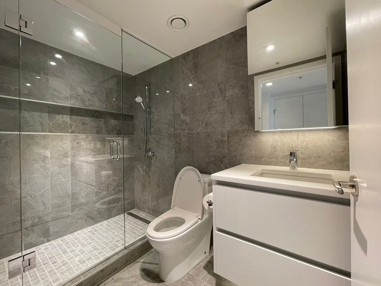 6328 Number 3 Road - Photo 7 of 11