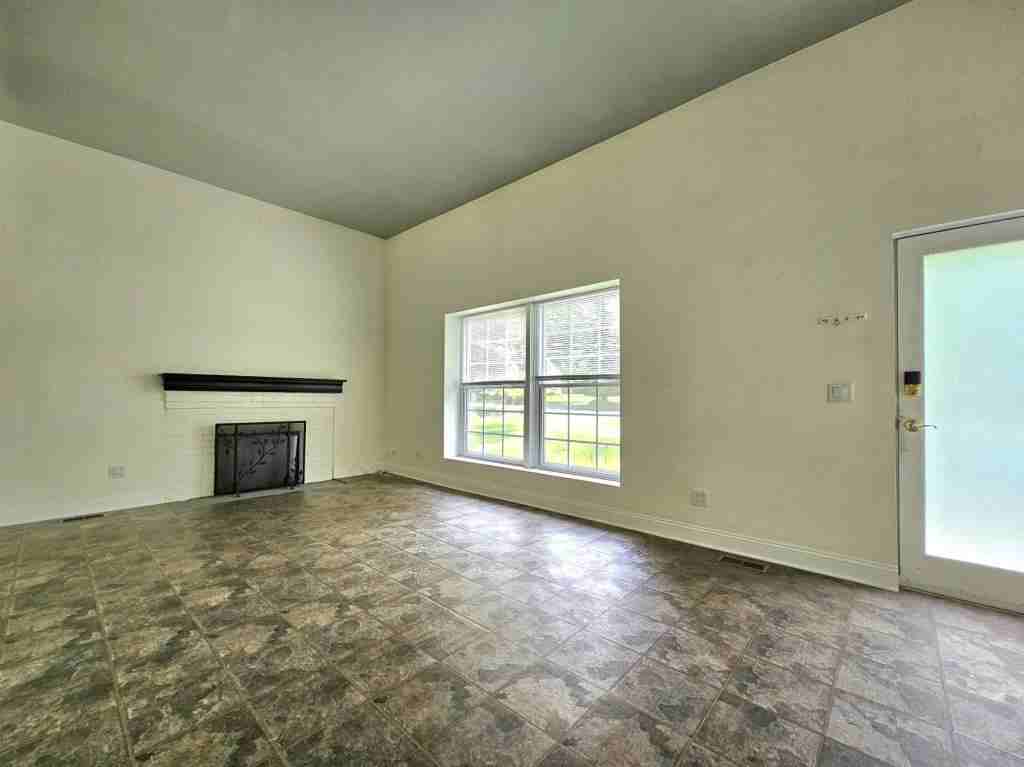 317 Adahi Rd Se - Photo 4 of 24