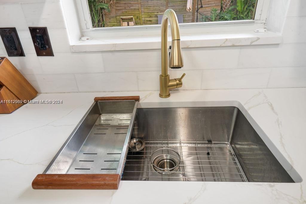 913 Lighthouse Dr - Photo 6 of 46