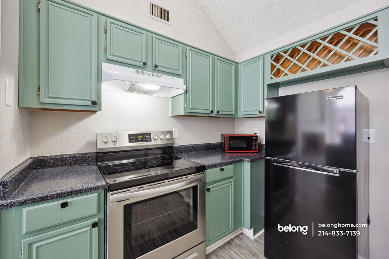 6920 Driffield Cir - Photo 6 of 17