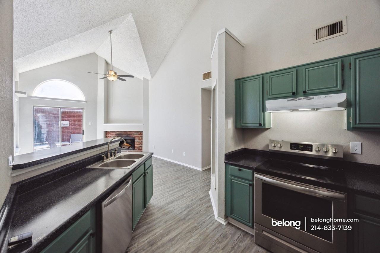 6920 Driffield Cir - Photo 7 of 17