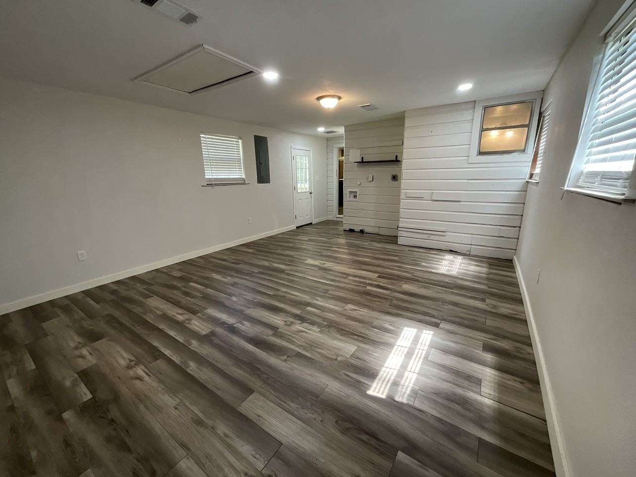 601 E Pine St - Photo 3 of 14