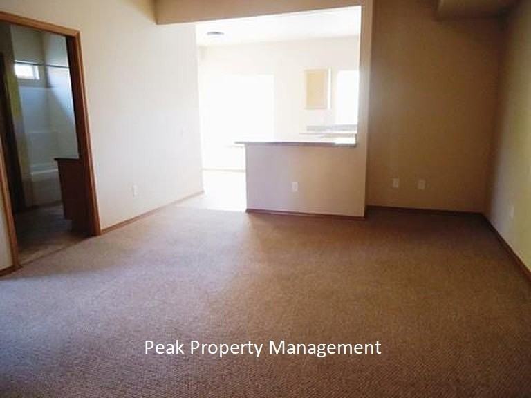 210 Ascent Ct #B - Photo 7 of 8