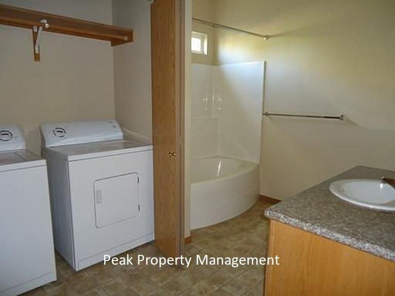 210 Ascent Ct #B - Photo 6 of 8
