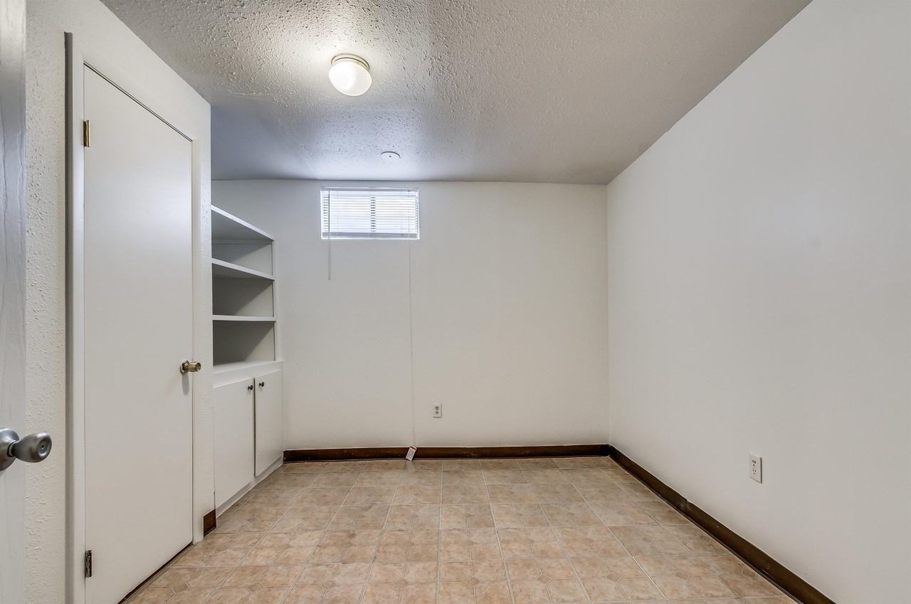 1152 S Yosemite Way #1 - Photo 2 of 25