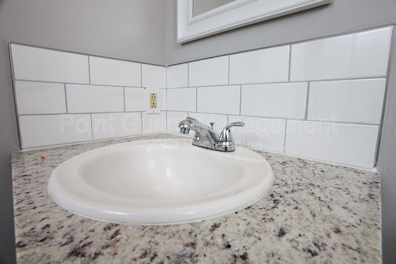 1212 S Longfellow St #303 - Photo 6 of 10