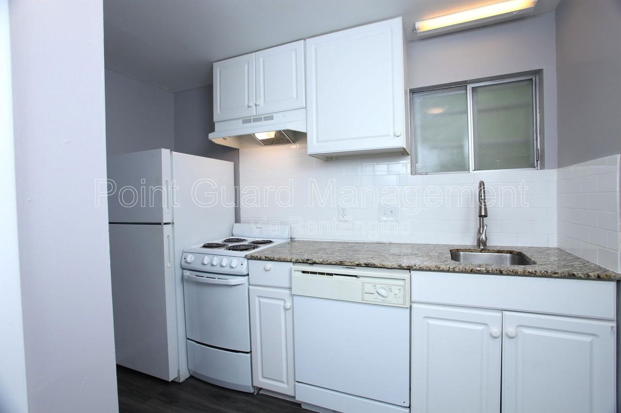 1710 N Harvard Ave #4 - Photo 2 of 10